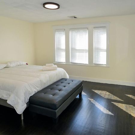 Modern Two Bedroom Condo - Boston Stoneham Экстерьер фото