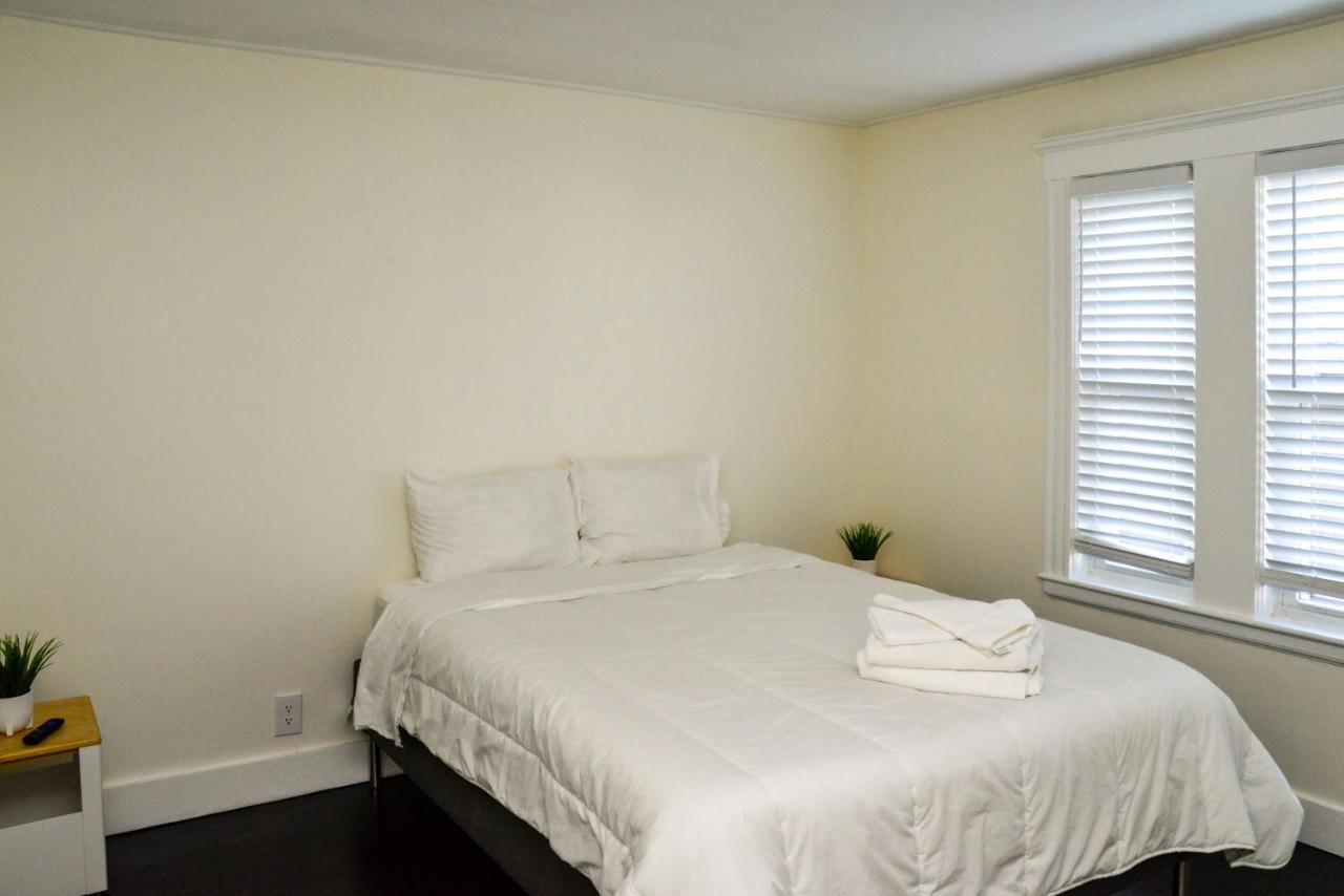 Modern Two Bedroom Condo - Boston Stoneham Экстерьер фото