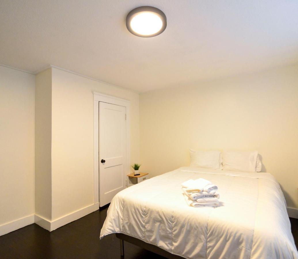 Modern Two Bedroom Condo - Boston Stoneham Экстерьер фото