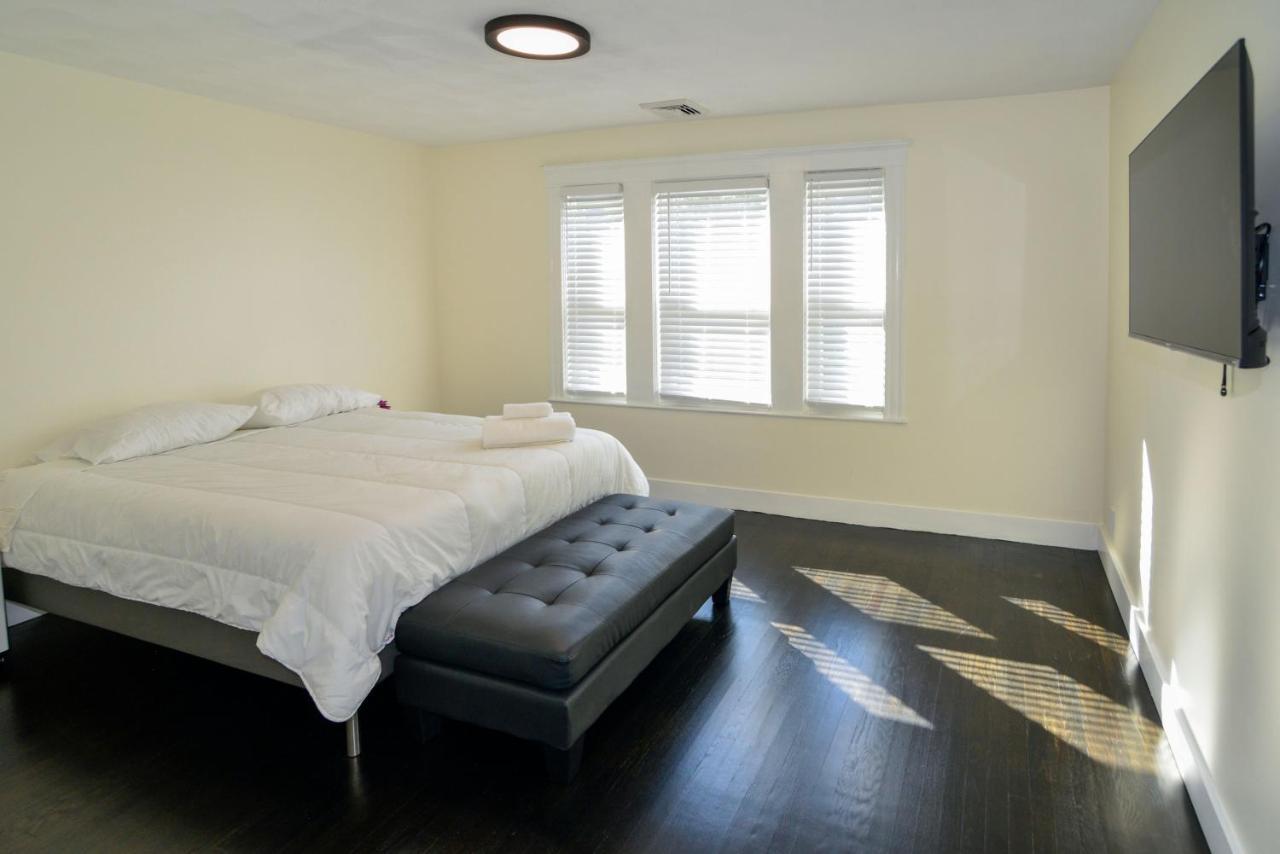 Modern Two Bedroom Condo - Boston Stoneham Экстерьер фото