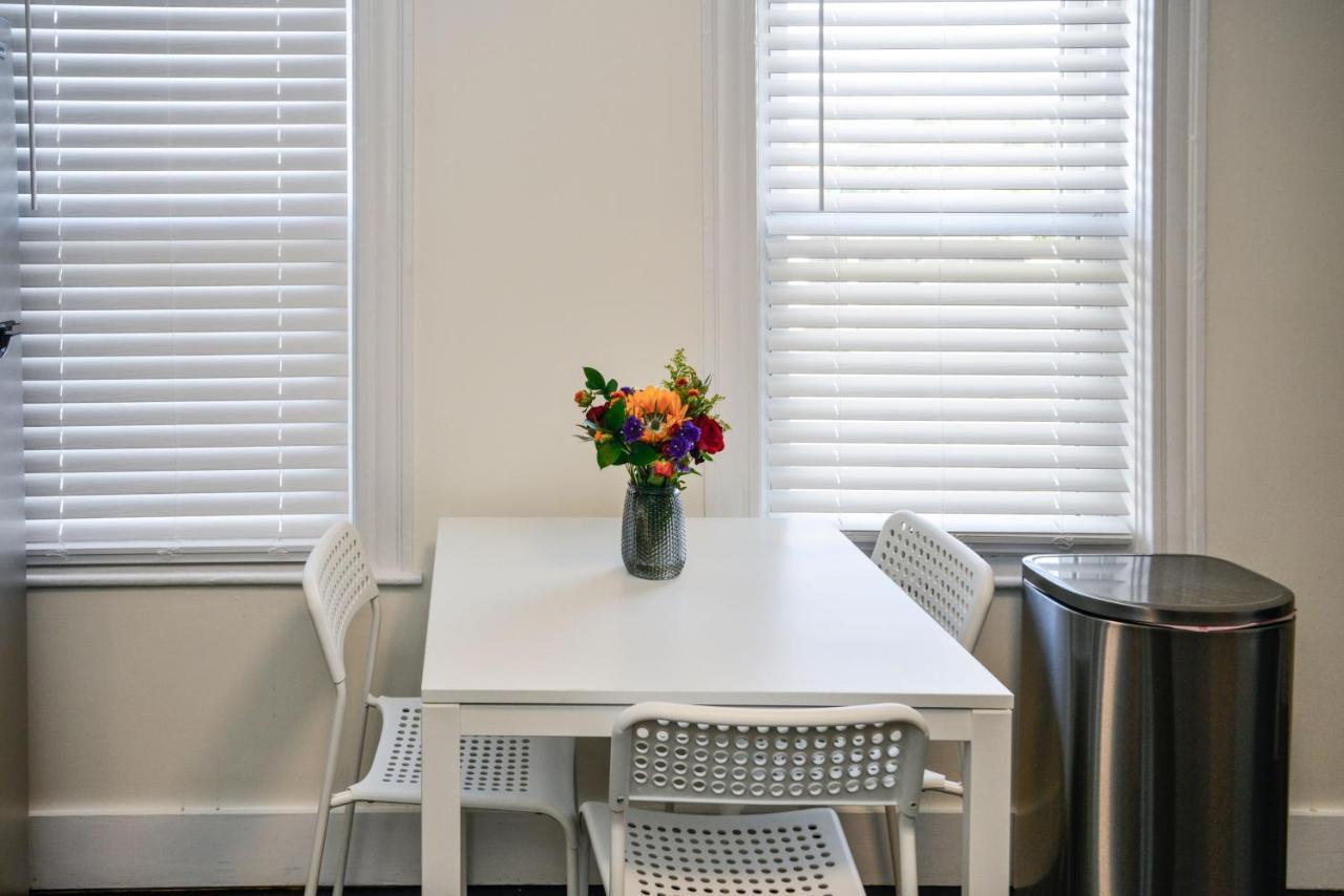 Modern Two Bedroom Condo - Boston Stoneham Экстерьер фото