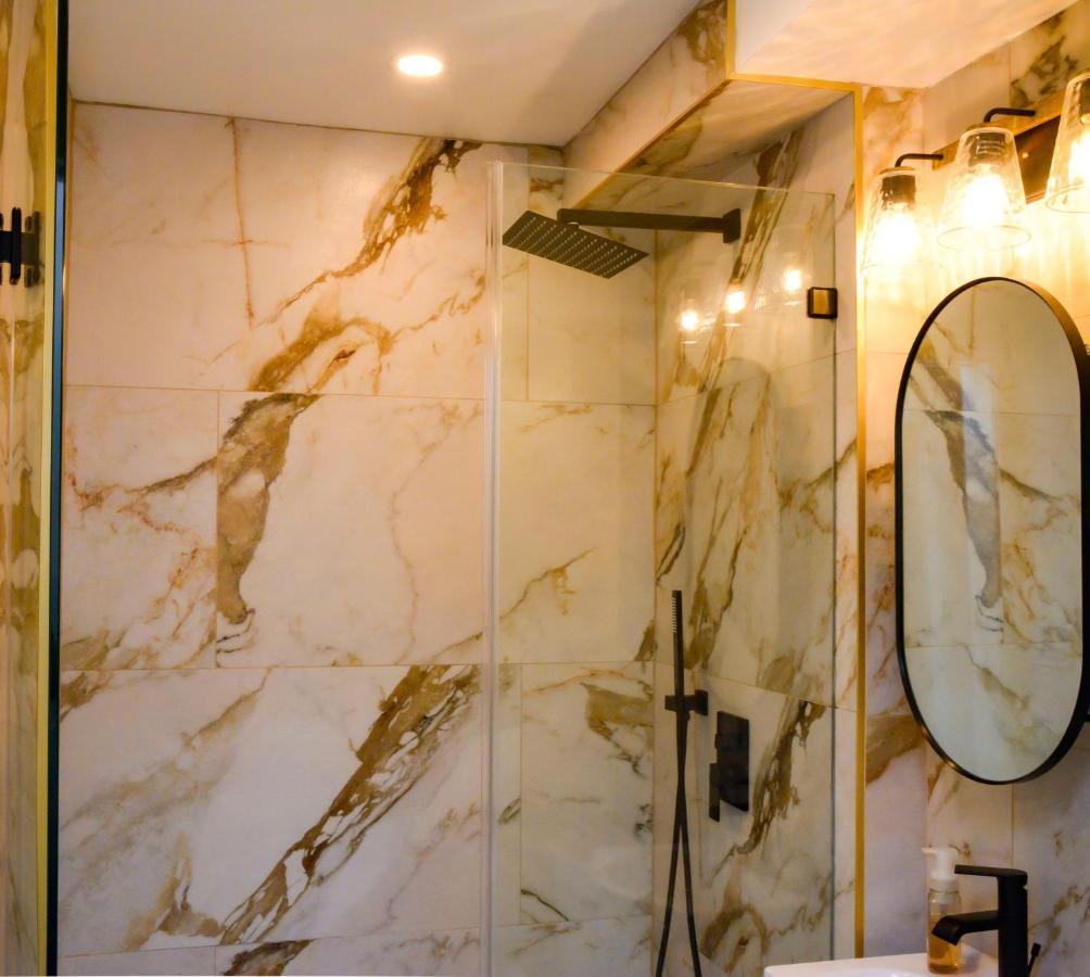 Modern Two Bedroom Condo - Boston Stoneham Экстерьер фото