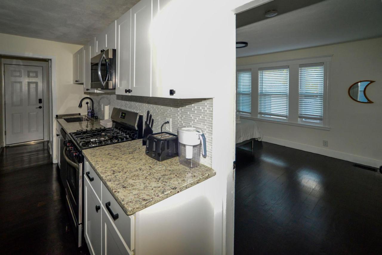 Modern Two Bedroom Condo - Boston Stoneham Экстерьер фото