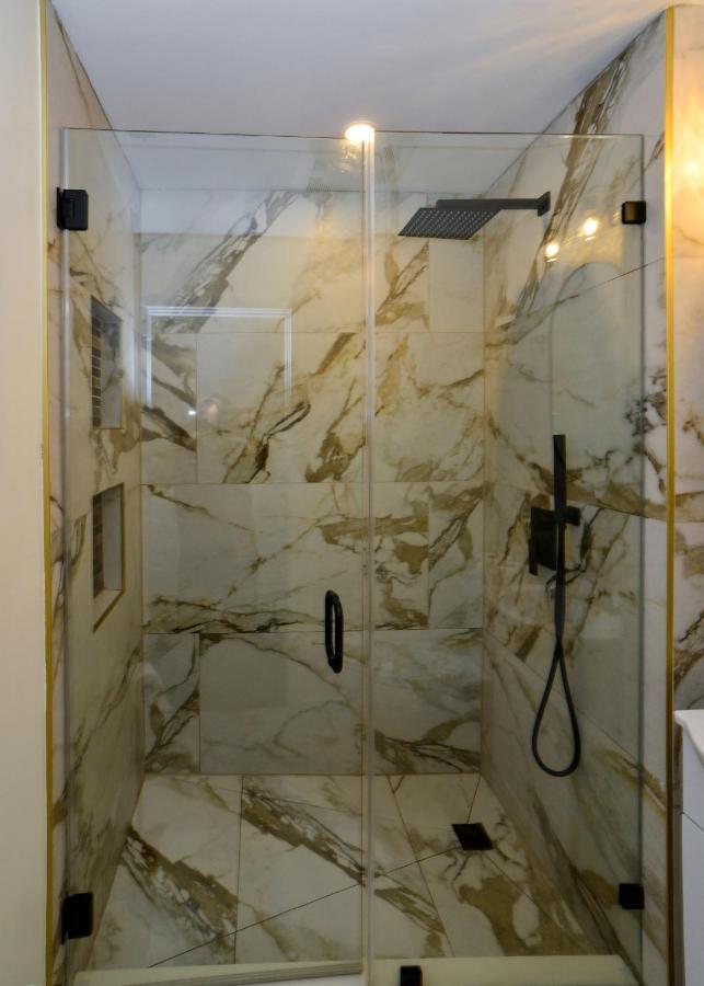 Modern Two Bedroom Condo - Boston Stoneham Экстерьер фото