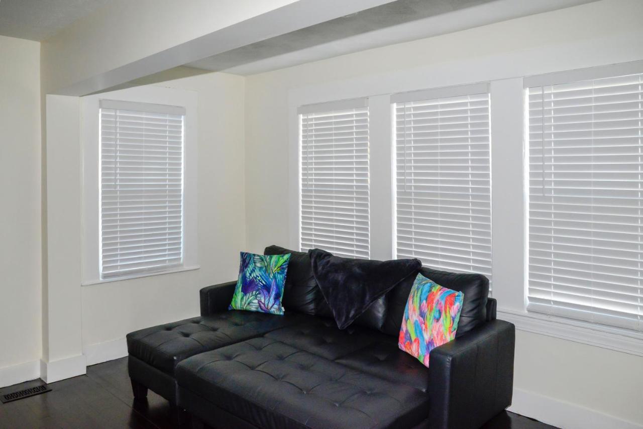 Modern Two Bedroom Condo - Boston Stoneham Экстерьер фото