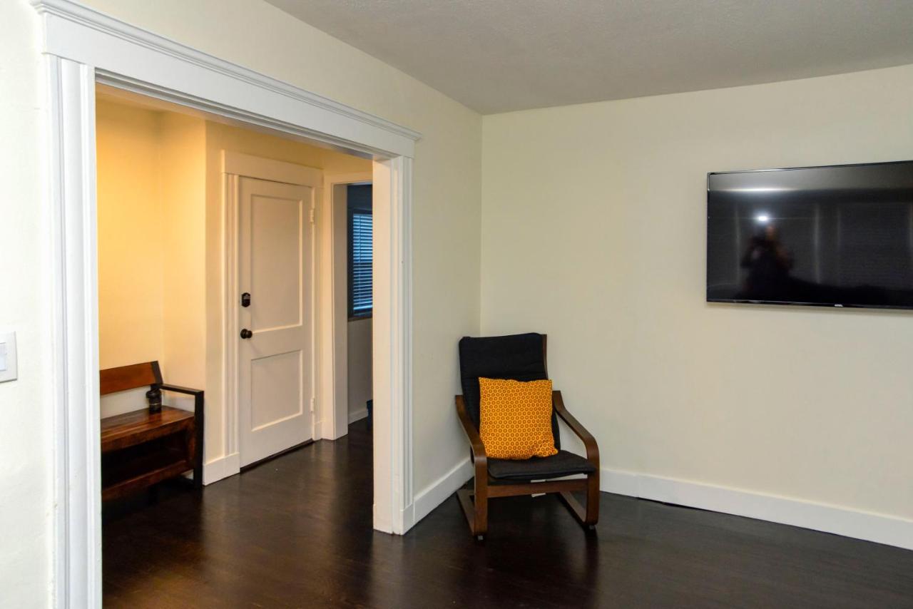 Modern Two Bedroom Condo - Boston Stoneham Экстерьер фото