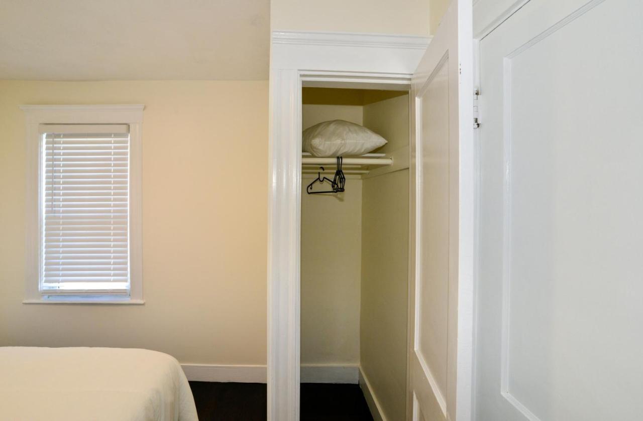 Modern Two Bedroom Condo - Boston Stoneham Экстерьер фото