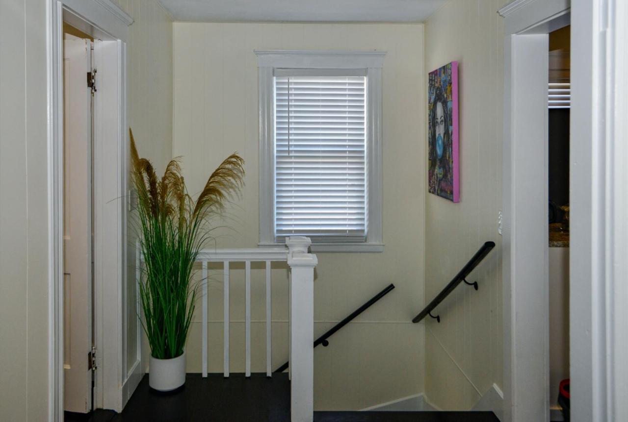 Modern Two Bedroom Condo - Boston Stoneham Экстерьер фото