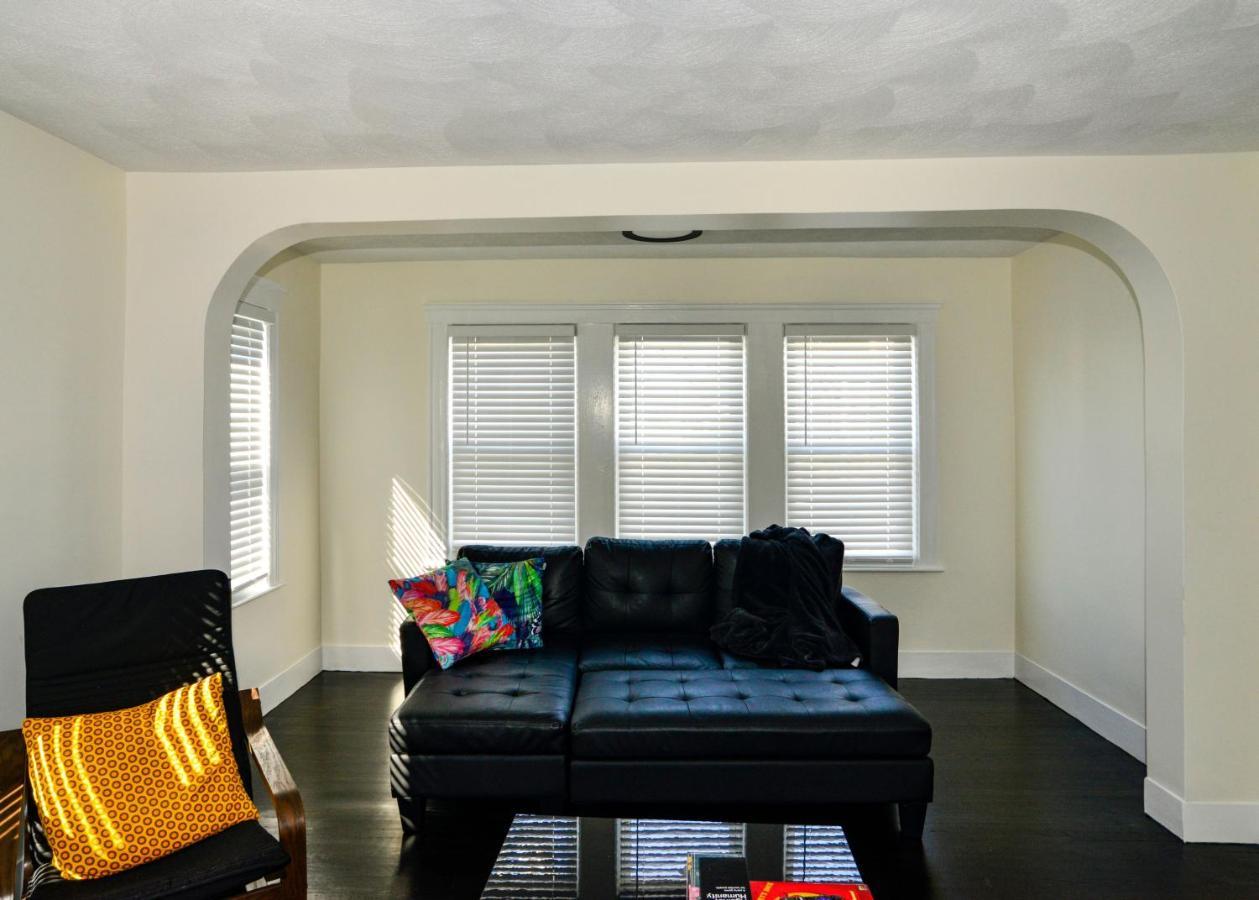 Modern Two Bedroom Condo - Boston Stoneham Экстерьер фото