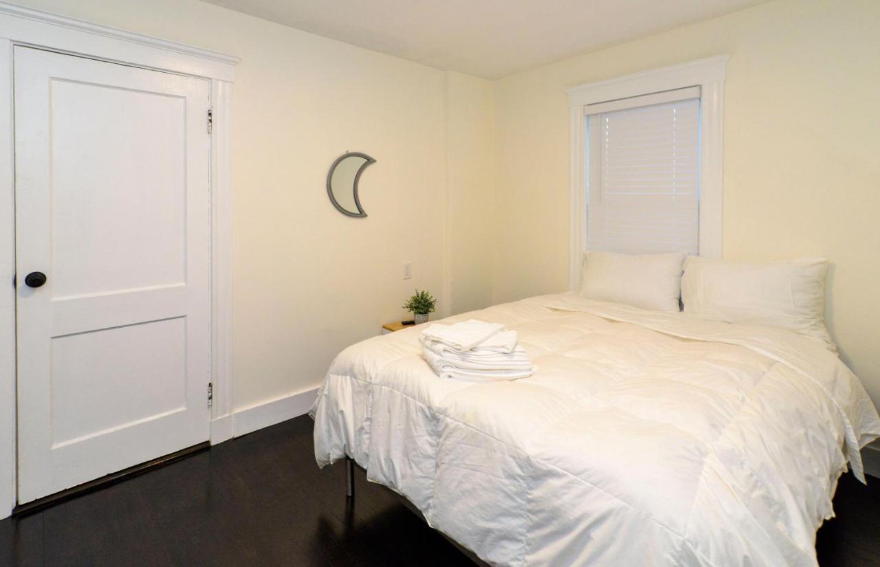 Modern Two Bedroom Condo - Boston Stoneham Экстерьер фото