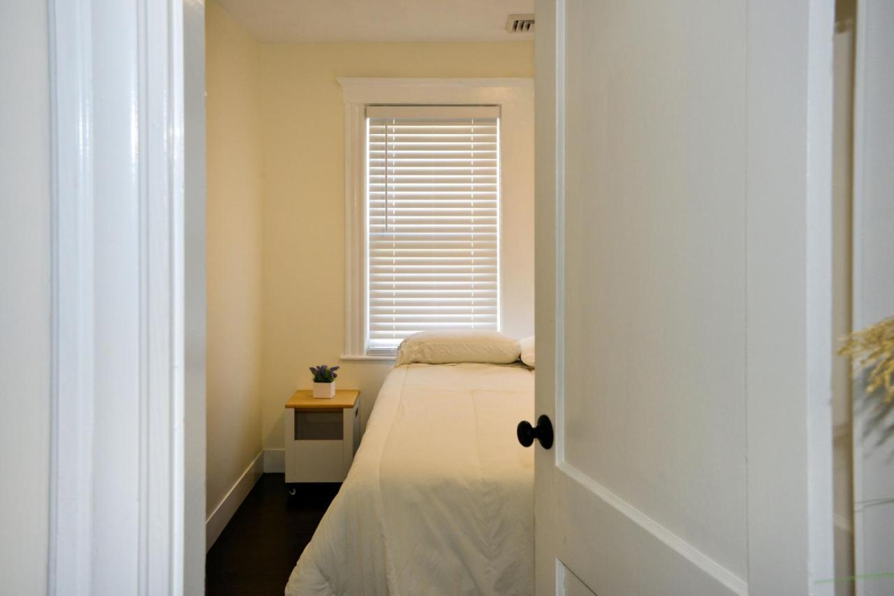 Modern Two Bedroom Condo - Boston Stoneham Экстерьер фото