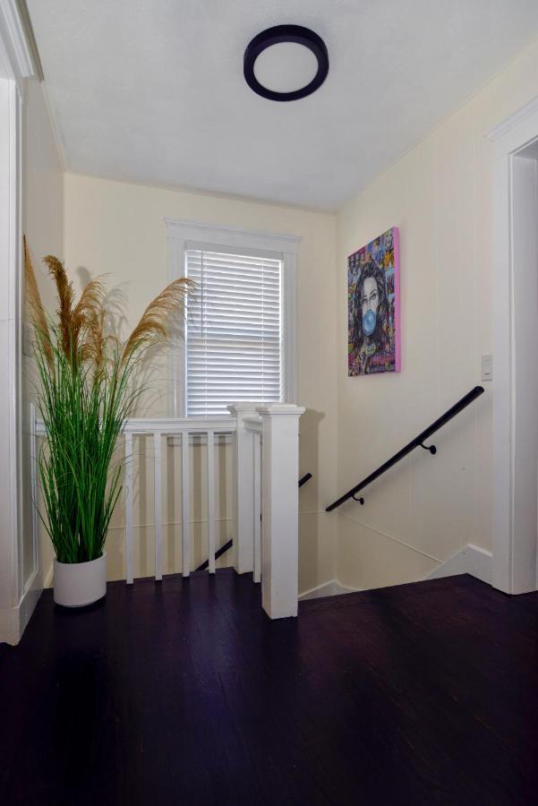 Modern Two Bedroom Condo - Boston Stoneham Экстерьер фото