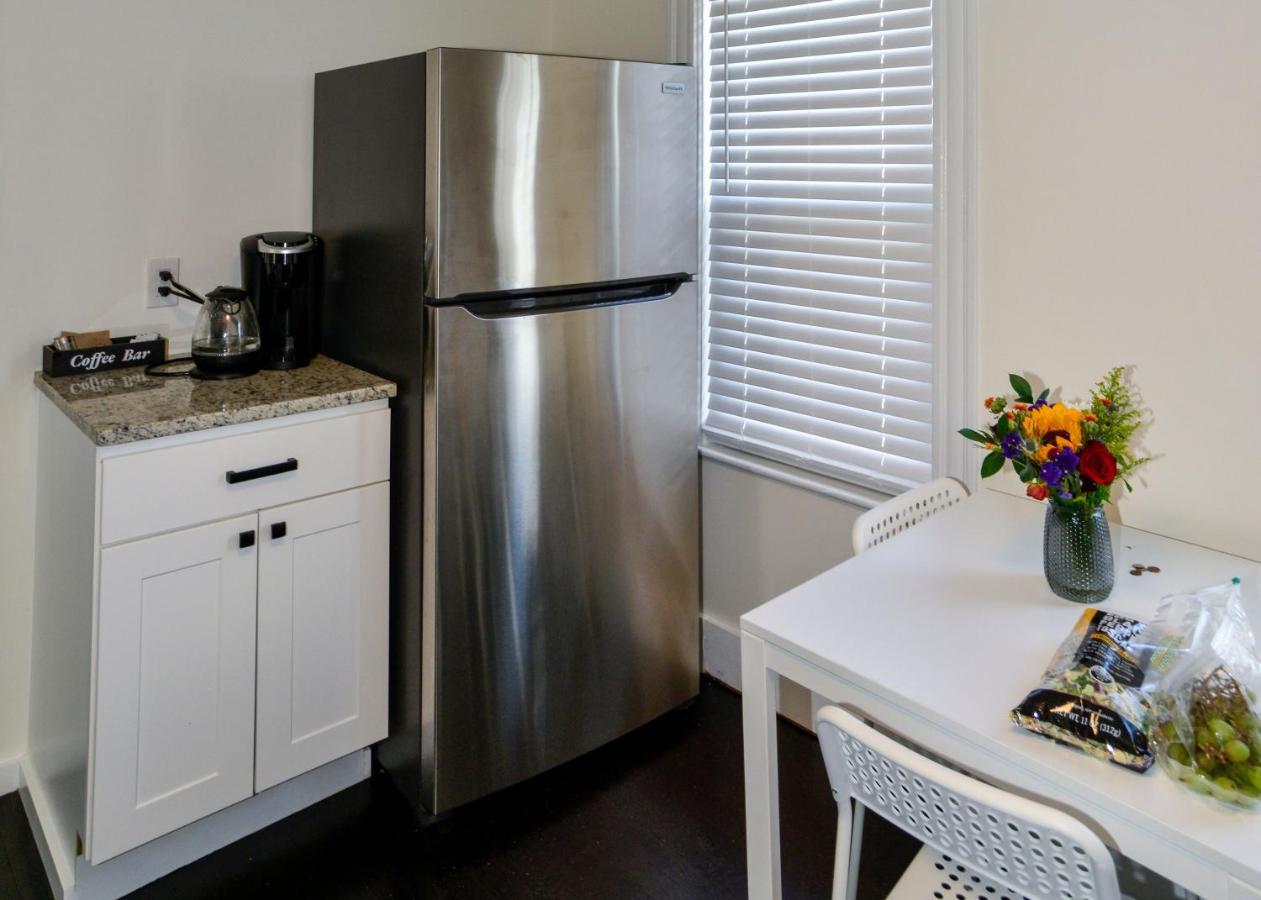 Modern Two Bedroom Condo - Boston Stoneham Экстерьер фото