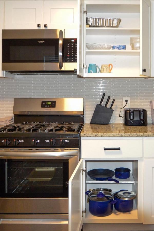 Modern Two Bedroom Condo - Boston Stoneham Экстерьер фото